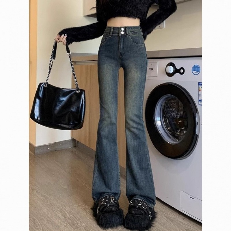 Traperice s visokim strukom, širokim krojem, mikroelastične, denim s 50–70% pamuka i 30–50% poliestera, zima 2024, osnovni retro stil