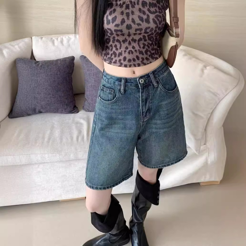 Ženski traper šorc, srednji pojas, straight kroj, dužina do koljena, poliesterska smjesa