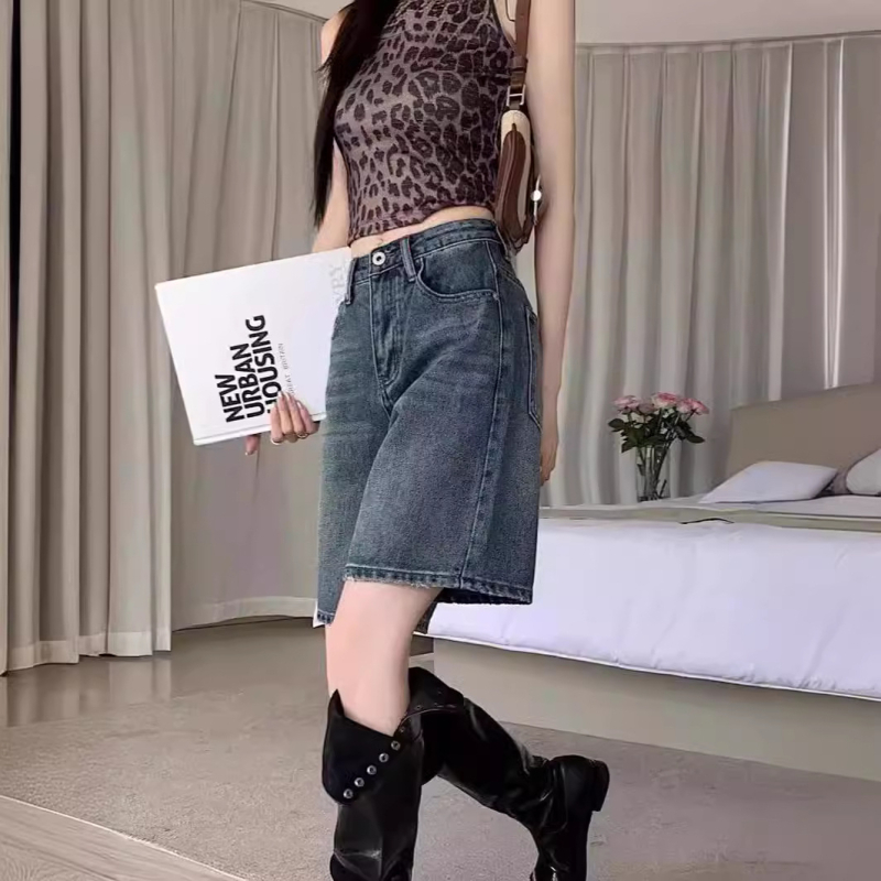 Ženski traper šorc, srednji pojas, straight kroj, dužina do koljena, poliesterska smjesa