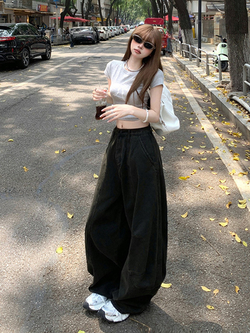 Denim hlače sa scimitar krojem i širokim nogavicama, visokim strukom, patchwork detalj, 50–70% pamuk