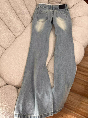 Ženske bootcut traperice od denima, niska struka, pamuk 70-80%, spandeks, blago proširen kroj