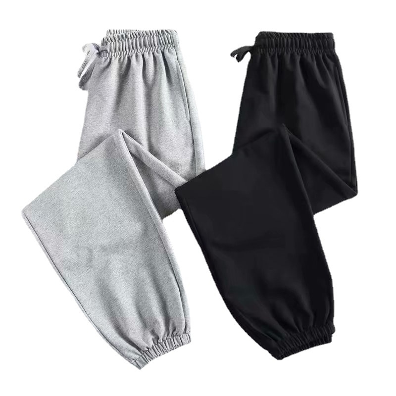 Muške cropped sportske hlače, ležernog kroja, srednji struk, mješavina poliestera, elastičan materijal, manžetama na gležnjevima