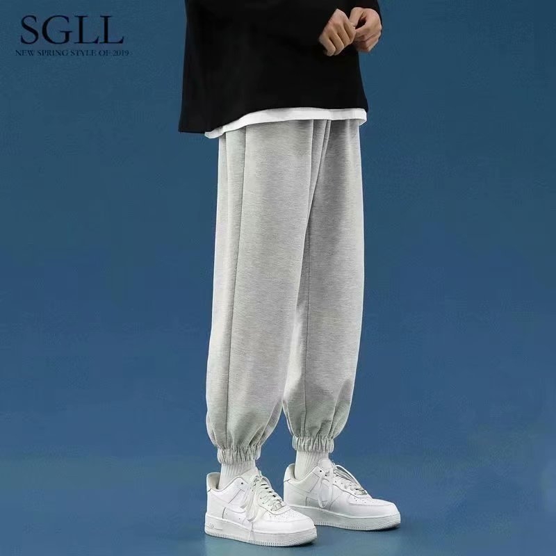 Muške cropped sportske hlače, ležernog kroja, srednji struk, mješavina poliestera, elastičan materijal, manžetama na gležnjevima