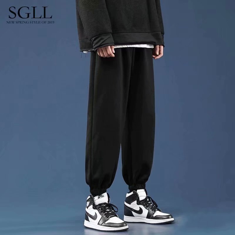 Muške cropped sportske hlače, ležernog kroja, srednji struk, mješavina poliestera, elastičan materijal, manžetama na gležnjevima