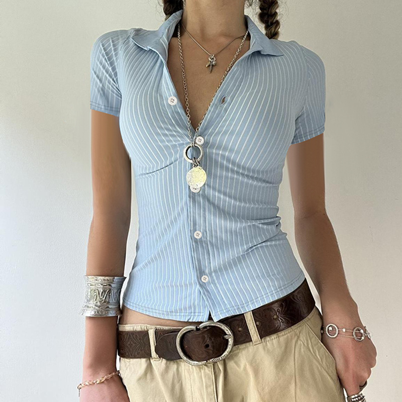 Ženska prugasta bluza s polo ovratnikom, kratkim puff rukavima, uska silueta, materijal od mliječne svile