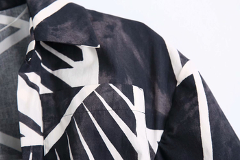Bluza s geometrijskim printom, kratki rukavi, rever ovratnik, normalan kroj, poliester 95%