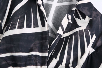 Bluza s geometrijskim printom, kratki rukavi, rever ovratnik, normalan kroj, poliester 95%