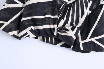 Bluza s geometrijskim printom, kratki rukavi, rever ovratnik, normalan kroj, poliester 95%