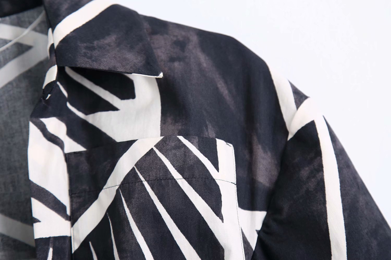 Bluza s geometrijskim printom, kratki rukavi, rever ovratnik, normalan kroj, poliester 95%