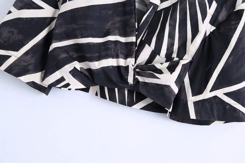 Bluza s geometrijskim printom, kratki rukavi, rever ovratnik, normalan kroj, poliester 95%