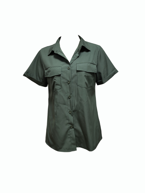Ženska košulja s ovratnikom lapel, kratki rukavi, kopčanje na jedan red, tkanina od poliestera-elastana, jednobojna, srednja duljina 65–80 cm