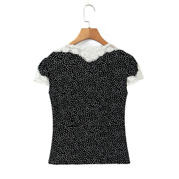 Top s V izrezom, kratkim rukavima, patchwork čipka i točkasti otisak, poliester-spandeks mješavina, elegantan francuski retro stil