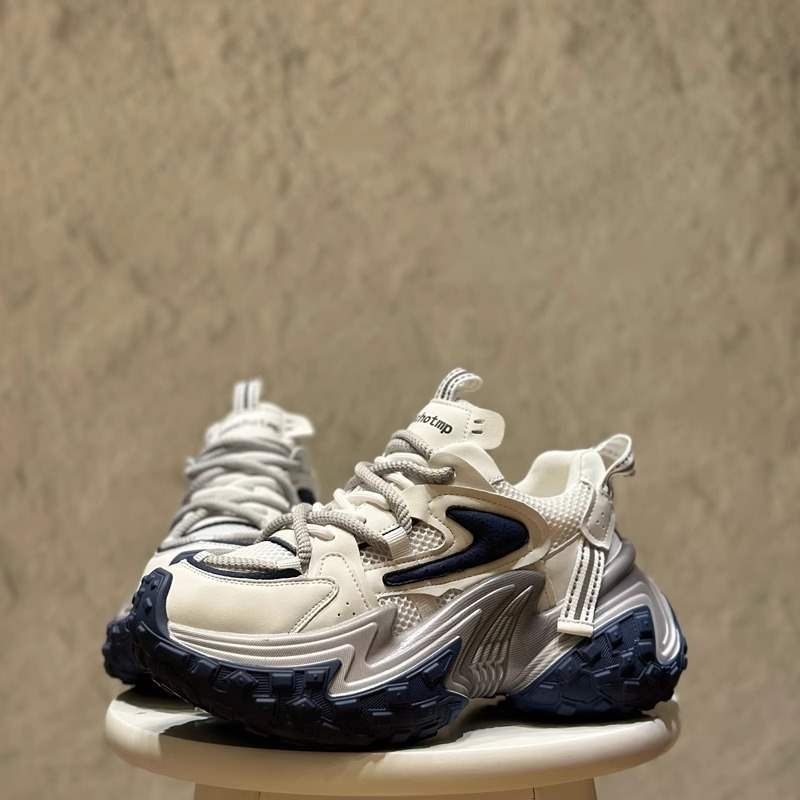 Ženske tenisice stila dad shoes s debelom potplatom, šnurno zatvaranje (Vanjski dio: umjetna koža + platno; Potplata: guma; Uložak: PU; Zatvaranje: šnure)