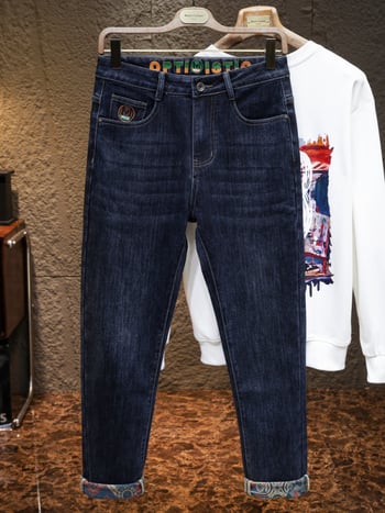 Ανδρικά τζιν με ίσιο κόψιμο, 63% βαμβάκι, μικροελαστικότητα, φερμουάρ, κέντημα και εκτύπωση