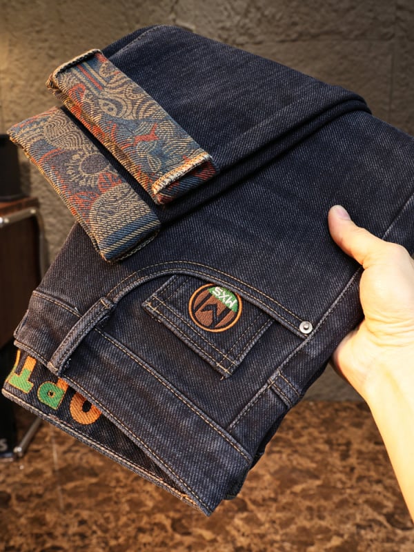 Ανδρικά τζιν με ίσιο κόψιμο, 63% βαμβάκι, μικροελαστικότητα, φερμουάρ, κέντημα και εκτύπωση