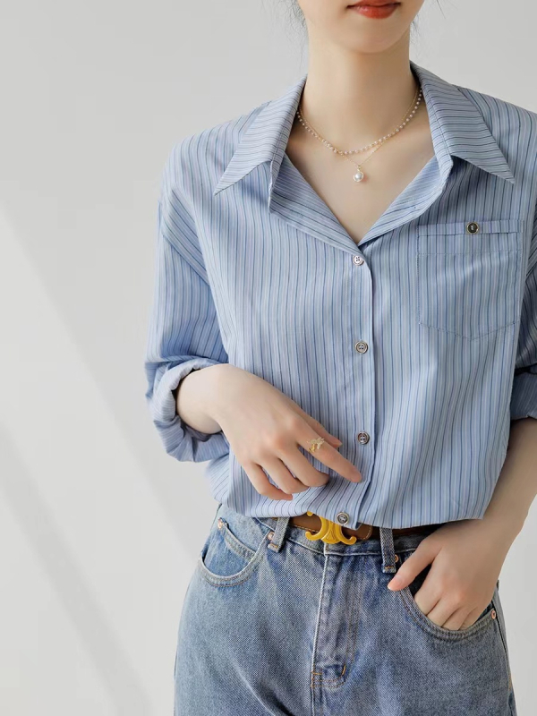 Γυναικείο ριγέ πουκάμισο με πόλο γιακά, κοντά μανίκια, ύφασμα μίξη βαμβάκι-πολυεστέρα (30-50% βαμβάκι), στυλ Hong Kong retro