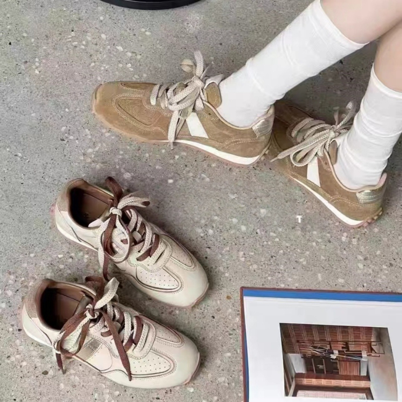 Forrest Gump tenisice - gornji dio od prave kože, zaobljena špička, niski potplat 1–3 cm, gumeni đon, prednje vezivanje