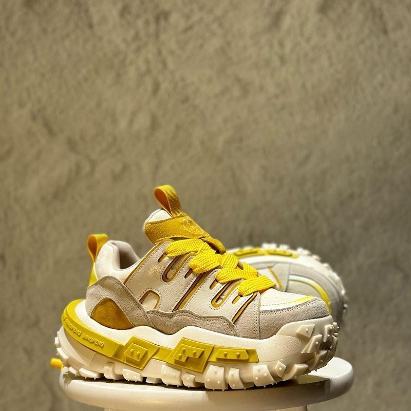 Tenisice tip dad sneakers s gornjim dijelom od platna, gumom na potplatu, vezanje, niski kroj, latex ulošak