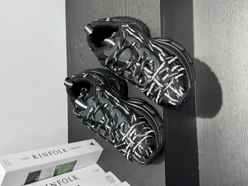 Ženske casual tenisice u stilu Dad Shoes: debela potplata, mrežasti gornji dio, gumena potplata, prednje vezanje, visina pete 3–5 cm