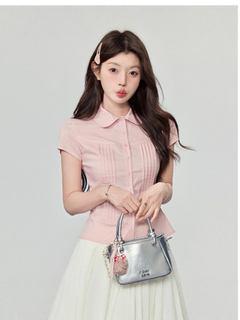 Πουκάμισο από πολυεστέρα με κοντά μανίκια, γιακά τύπου κούκλας, σχέδιο που σφίγγει τη μέση, κοντή γραμμή