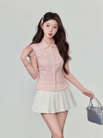 Πουκάμισο από πολυεστέρα με κοντά μανίκια, γιακά τύπου κούκλας, σχέδιο που σφίγγει τη μέση, κοντή γραμμή