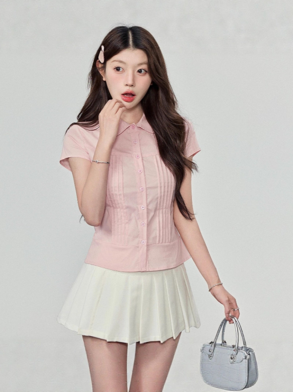 Πουκάμισο από πολυεστέρα με κοντά μανίκια, γιακά τύπου κούκλας, σχέδιο που σφίγγει τη μέση, κοντή γραμμή