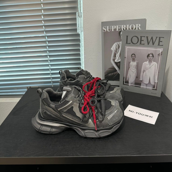 Női dad shoes típusú cipő, felsőrész műbőr és textilek, belső bélés műszálas rövid plüss, EVA talp, fűzős zárás, klín sarok, ideális téli-tavaszi-őszre