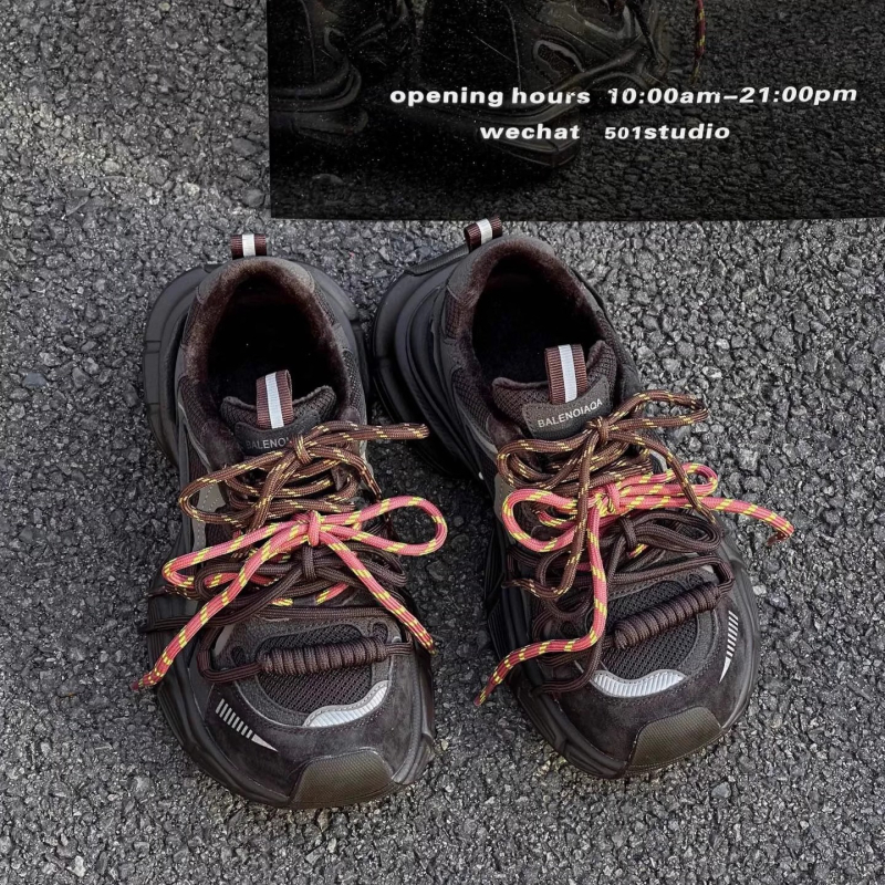 Női dad shoes típusú cipő, felsőrész műbőr és textilek, belső bélés műszálas rövid plüss, EVA talp, fűzős zárás, klín sarok, ideális téli-tavaszi-őszre