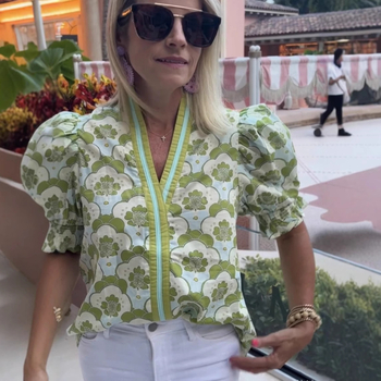 Риза с V-образно деколте и пухкави къси ръкави, полиестер, печатен дизайн, дължина 50–65 см