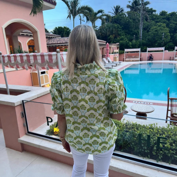 Риза с V-образно деколте и пухкави къси ръкави, полиестер, печатен дизайн, дължина 50–65 см