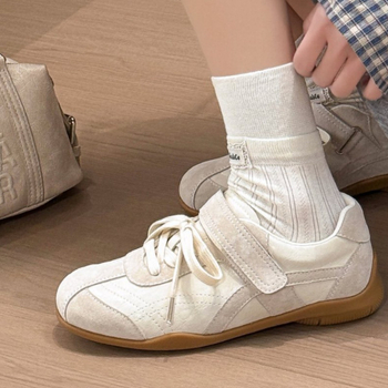 Casual tenisice za žene: gornji dio od prave kože, zaobljena prst, debela potplata 3-5 cm, vezanje šnurkama, potplata od prirodnog kaučuka