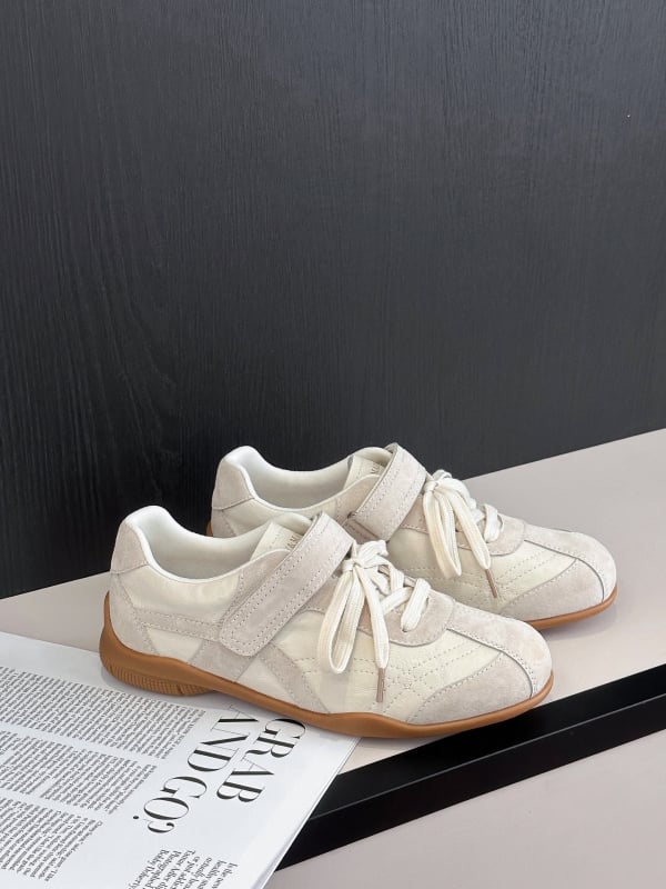 Casual tenisice za žene: gornji dio od prave kože, zaobljena prst, debela potplata 3-5 cm, vezanje šnurkama, potplata od prirodnog kaučuka