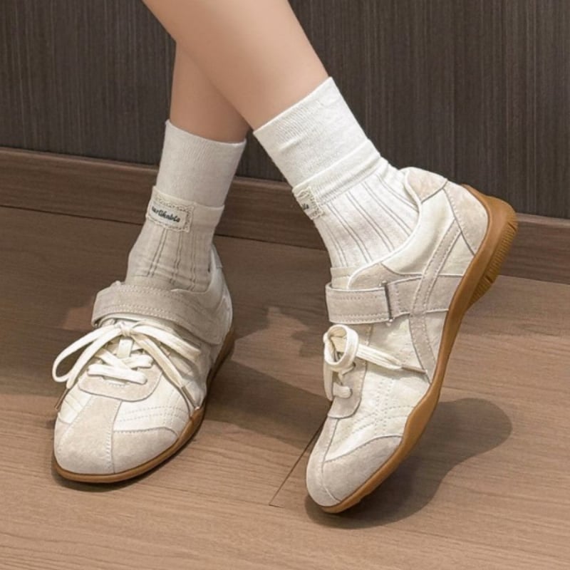 Casual tenisice za žene: gornji dio od prave kože, zaobljena prst, debela potplata 3-5 cm, vezanje šnurkama, potplata od prirodnog kaučuka