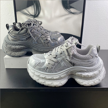 Ženske tenisice s debelim potplatom u Dad Shoes stilu, 7 cm povećanje visine; gornji dio od prirodne kože i tkanine, đon od gume s pjenom, vezanjem šnura
