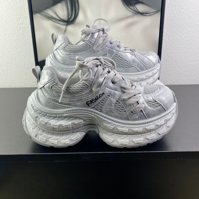 Ženske tenisice s debelim potplatom u Dad Shoes stilu, 7 cm povećanje visine; gornji dio od prirodne kože i tkanine, đon od gume s pjenom, vezanjem šnura