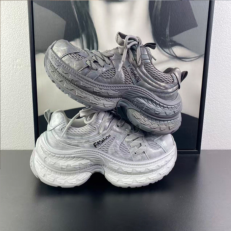 Ženske tenisice s debelim potplatom u Dad Shoes stilu, 7 cm povećanje visine; gornji dio od prirodne kože i tkanine, đon od gume s pjenom, vezanjem šnura