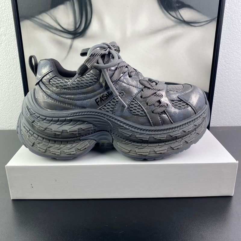 Ženske tenisice s debelim potplatom u Dad Shoes stilu, 7 cm povećanje visine; gornji dio od prirodne kože i tkanine, đon od gume s pjenom, vezanjem šnura
