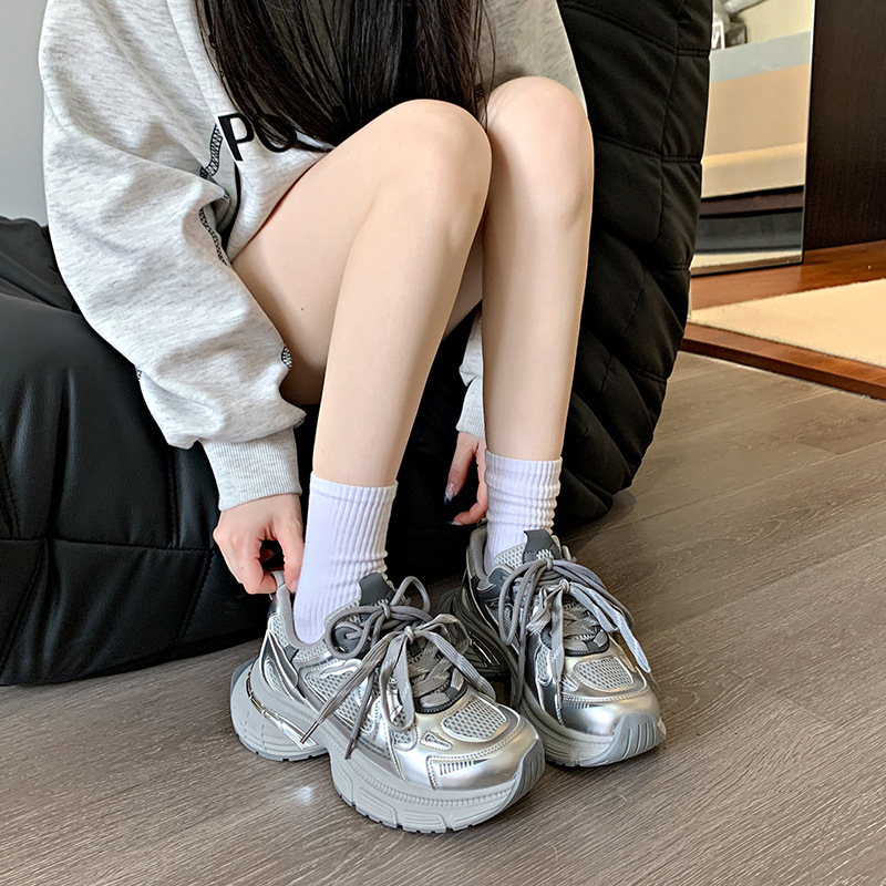 Ženske tenisice u stilu Dad shoes, gornji dio od super vlakna, gumena potplat, platforma 3–5 cm, vezanje