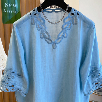 Košulja od pamuk-linen smjese, kratki rukavi, okrugli ovratnik, ravni kroj, glavno vlakno 95%+.