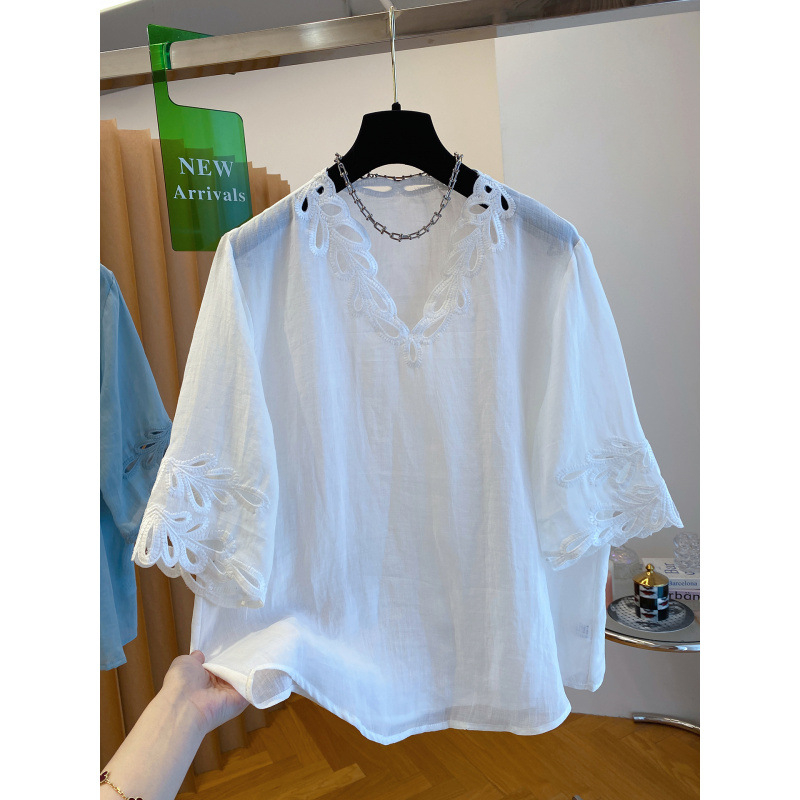 Košulja od pamuk-linen smjese, kratki rukavi, okrugli ovratnik, ravni kroj, glavno vlakno 95%+.
