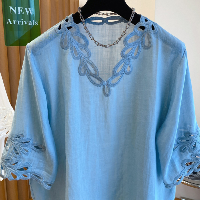 Košulja od pamuk-linen smjese, kratki rukavi, okrugli ovratnik, ravni kroj, glavno vlakno 95%+.