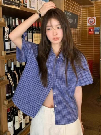 Риза с японски стил поло яка, каре шарка, полиестерна материя, свободен силует, къси ръкави