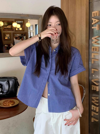 Риза с японски стил поло яка, каре шарка, полиестерна материя, свободен силует, къси ръкави