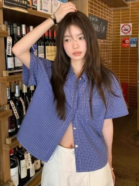 Риза с японски стил поло яка, каре шарка, полиестерна материя, свободен силует, къси ръкави