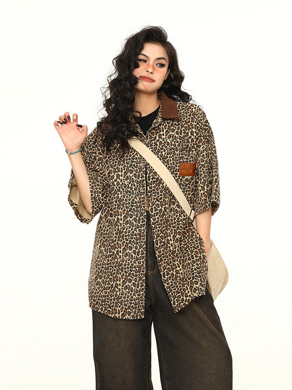 Košulja s leopard uzorkom, kratki rukavi, košulni ovratnik, slobodan kroj, poliester
