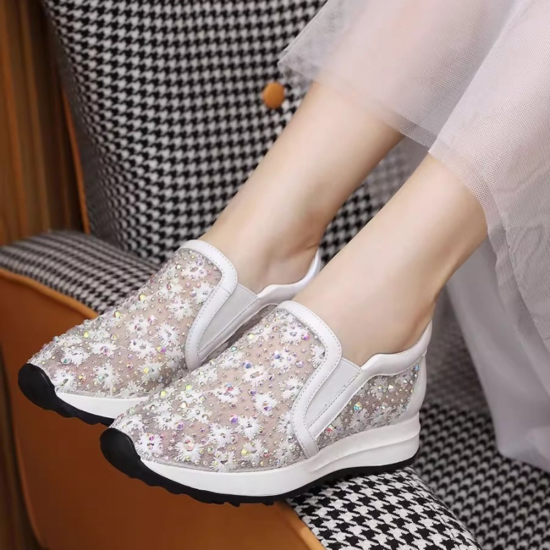 Ženske casual cipele od prave kože s mrežastim gornjim dijelom i rhinestones, okrugli vrh, srednja peta 3–5 cm, gumeni potplat