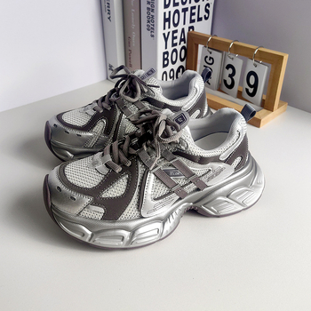 Ženske cipele tip dad shoes – debela potplata, vezanje na špage, gornji dio od super fiber, unutarnja mreža mesh, potplat otporan na habanje