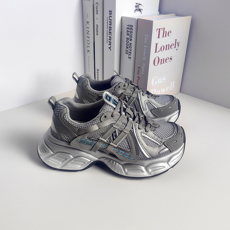 Ženske cipele tip dad shoes – debela potplata, vezanje na špage, gornji dio od super fiber, unutarnja mreža mesh, potplat otporan na habanje