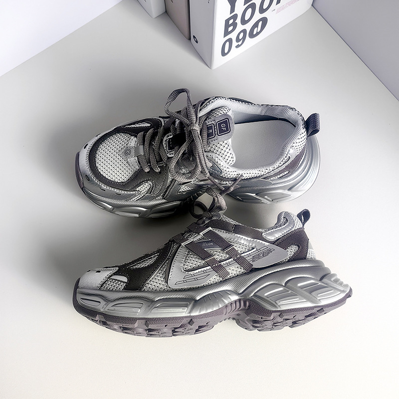 Ženske cipele tip dad shoes – debela potplata, vezanje na špage, gornji dio od super fiber, unutarnja mreža mesh, potplat otporan na habanje