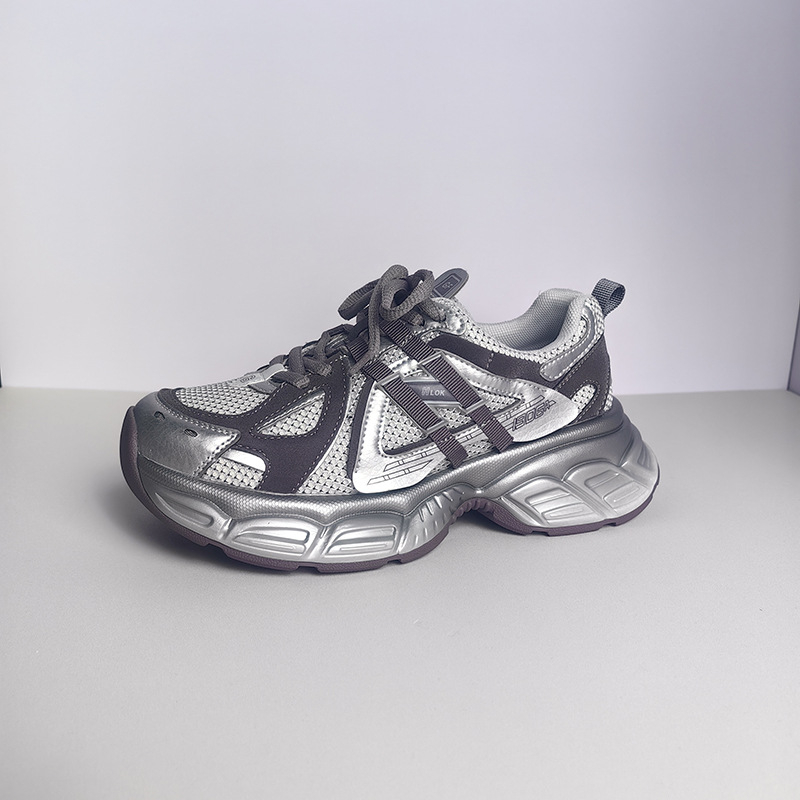 Ženske cipele tip dad shoes – debela potplata, vezanje na špage, gornji dio od super fiber, unutarnja mreža mesh, potplat otporan na habanje